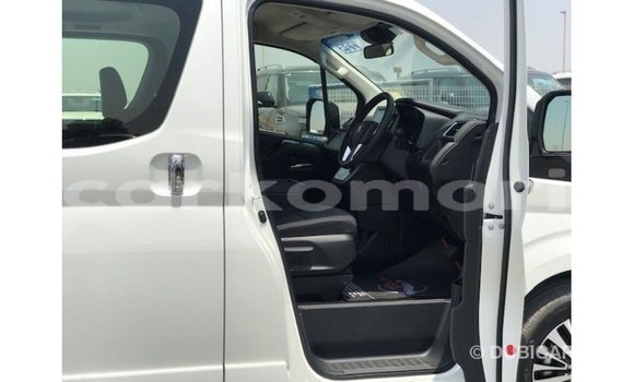 Acheter Import Voiture Toyota Granvia Blanc à Import - Dubai, Grande Comore Acheter Import Voiture Toyota Granvia Blanc à Import - Dubai, Grande Comore