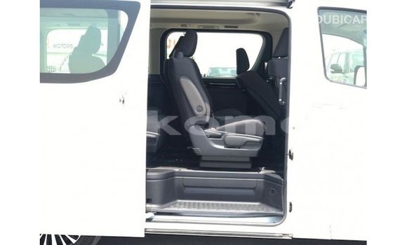 Acheter Import Voiture Toyota Granvia Blanc à Import - Dubai, Grande Comore Acheter Import Voiture Toyota Granvia Blanc à Import - Dubai, Grande Comore