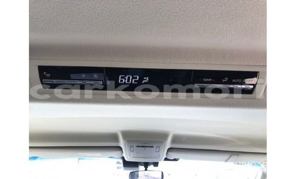 Acheter Import Voiture Toyota Granvia Blanc à Import - Dubai, Grande Comore Acheter Import Voiture Toyota Granvia Blanc à Import - Dubai, Grande Comore