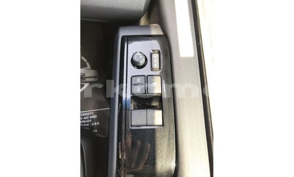 Acheter Import Voiture Toyota Granvia Blanc à Import - Dubai, Grande Comore Acheter Import Voiture Toyota Granvia Blanc à Import - Dubai, Grande Comore