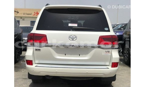 Acheter Import Voiture Toyota Land Cruiser Blanc à Import - Dubai, Grande Comore Acheter Import Voiture Toyota Land Cruiser Blanc à Import - Dubai, Grande Comore