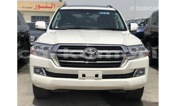 Acheter Import Voiture Toyota Land Cruiser Blanc à Import - Dubai, Grande Comore Acheter Import Voiture Toyota Land Cruiser Blanc à Import - Dubai, Grande Comore