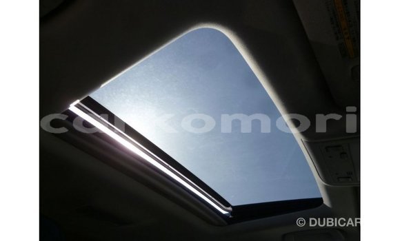 Acheter Import Voiture Toyota Land Cruiser Blanc à Import - Dubai, Grande Comore Acheter Import Voiture Toyota Land Cruiser Blanc à Import - Dubai, Grande Comore