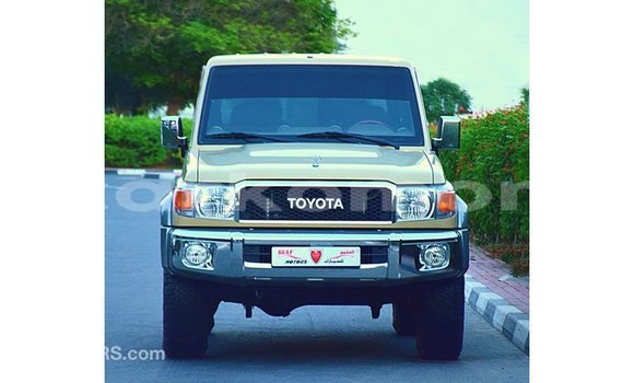 Buy Import Toyota Land Cruiser Beige Car in Import - Dubai in Great Comore Buy Import Toyota Land Cruiser Beige Car in Import - Dubai in Great Comore