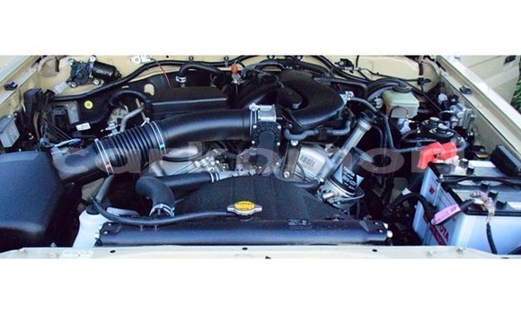 Buy Import Toyota Land Cruiser Beige Car in Import - Dubai in Great Comore Buy Import Toyota Land Cruiser Beige Car in Import - Dubai in Great Comore