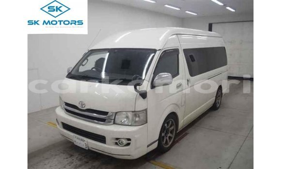 Acheter Import Voiture Toyota Hiace Blanc à Import - Dubai, Grande Comore Acheter Import Voiture Toyota Hiace Blanc à Import - Dubai, Grande Comore