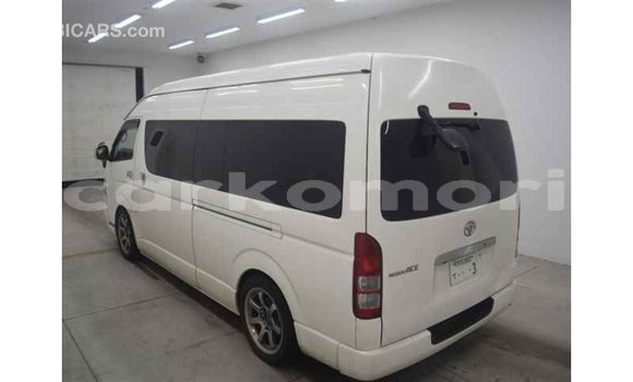 Acheter Import Voiture Toyota Hiace Blanc à Import - Dubai, Grande Comore Acheter Import Voiture Toyota Hiace Blanc à Import - Dubai, Grande Comore