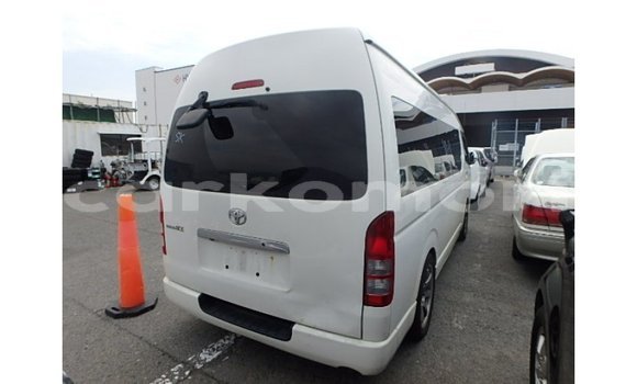 Acheter Import Voiture Toyota Hiace Blanc à Import - Dubai, Grande Comore Acheter Import Voiture Toyota Hiace Blanc à Import - Dubai, Grande Comore