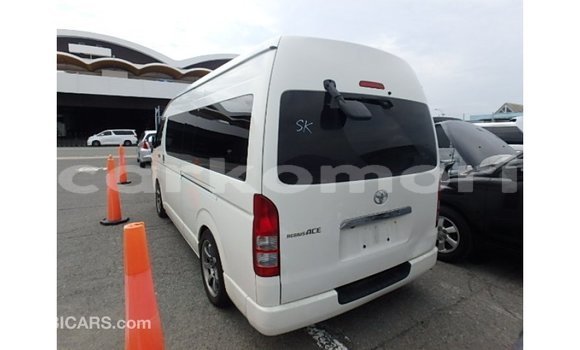 Acheter Import Voiture Toyota Hiace Blanc à Import - Dubai, Grande Comore Acheter Import Voiture Toyota Hiace Blanc à Import - Dubai, Grande Comore