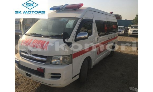 Acheter Import Voiture Toyota Hiace Blanc à Import - Dubai, Grande Comore
