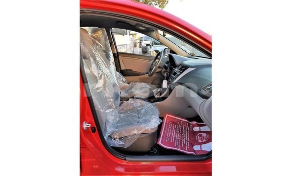 Acheter Import Voiture Hyundai Accent Rouge à Import - Dubai, Grande Comore Acheter Import Voiture Hyundai Accent Rouge à Import - Dubai, Grande Comore