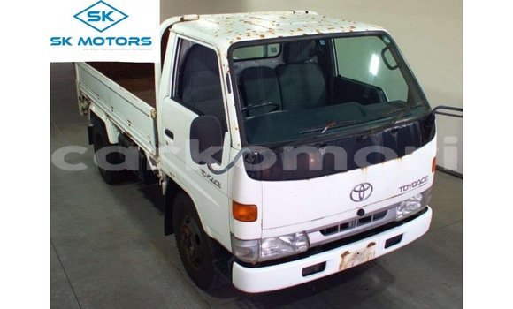 Acheter Import Voiture Toyota Dyna Blanc à Import - Dubai, Grande Comore