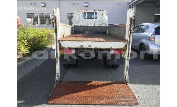 Acheter Import Voiture Toyota Dyna Blanc à Import - Dubai, Grande Comore Acheter Import Voiture Toyota Dyna Blanc à Import - Dubai, Grande Comore