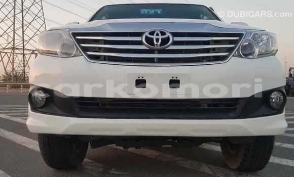 Acheter Import Voiture Toyota Fortuner Blanc à Import - Dubai, Grande Comore Acheter Import Voiture Toyota Fortuner Blanc à Import - Dubai, Grande Comore
