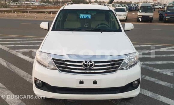 Acheter Import Voiture Toyota Fortuner Blanc à Import - Dubai, Grande Comore Acheter Import Voiture Toyota Fortuner Blanc à Import - Dubai, Grande Comore