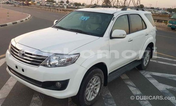 Acheter Import Voiture Toyota Fortuner Blanc à Import - Dubai, Grande Comore Acheter Import Voiture Toyota Fortuner Blanc à Import - Dubai, Grande Comore