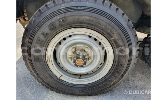 Acheter Import Voiture Toyota Land Cruiser Blanc à Import - Dubai, Grande Comore Acheter Import Voiture Toyota Land Cruiser Blanc à Import - Dubai, Grande Comore