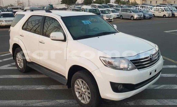 Acheter Import Voiture Toyota Fortuner Blanc à Import - Dubai, Grande Comore Acheter Import Voiture Toyota Fortuner Blanc à Import - Dubai, Grande Comore
