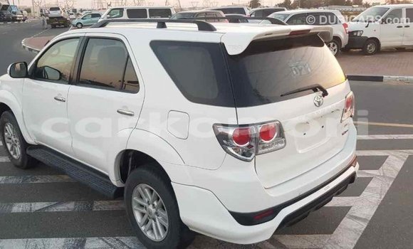 Acheter Import Voiture Toyota Fortuner Blanc à Import - Dubai, Grande Comore Acheter Import Voiture Toyota Fortuner Blanc à Import - Dubai, Grande Comore