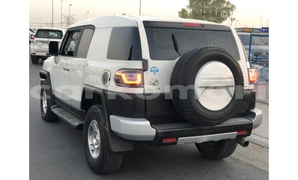 Acheter Import Voiture Toyota FJ Cruiser Blanc à Import - Dubai, Grande Comore Acheter Import Voiture Toyota FJ Cruiser Blanc à Import - Dubai, Grande Comore