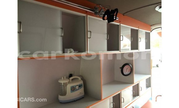 Acheter Import Voiture Toyota Hiace Blanc à Import - Dubai, Grande Comore Acheter Import Voiture Toyota Hiace Blanc à Import - Dubai, Grande Comore