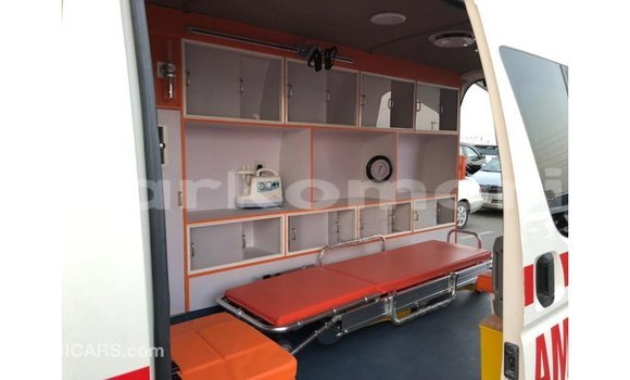 Acheter Import Voiture Toyota Hiace Blanc à Import - Dubai, Grande Comore Acheter Import Voiture Toyota Hiace Blanc à Import - Dubai, Grande Comore