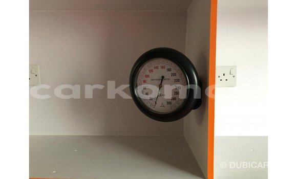 Acheter Import Voiture Toyota Hiace Blanc à Import - Dubai, Grande Comore Acheter Import Voiture Toyota Hiace Blanc à Import - Dubai, Grande Comore