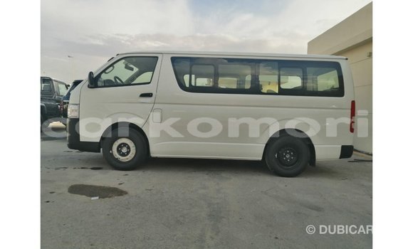 Acheter Import Voiture Toyota Hiace Blanc à Import - Dubai, Grande Comore Acheter Import Voiture Toyota Hiace Blanc à Import - Dubai, Grande Comore