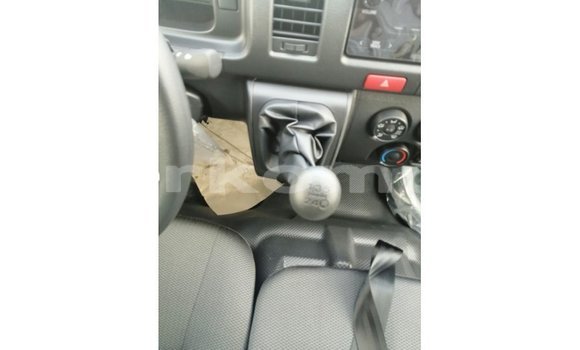 Acheter Import Voiture Toyota Hiace Blanc à Import - Dubai, Grande Comore Acheter Import Voiture Toyota Hiace Blanc à Import - Dubai, Grande Comore