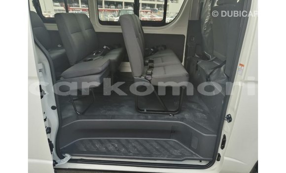 Acheter Import Voiture Toyota Hiace Blanc à Import - Dubai, Grande Comore Acheter Import Voiture Toyota Hiace Blanc à Import - Dubai, Grande Comore