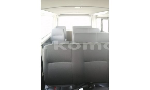 Acheter Import Voiture Toyota Hiace Blanc à Import - Dubai, Grande Comore Acheter Import Voiture Toyota Hiace Blanc à Import - Dubai, Grande Comore