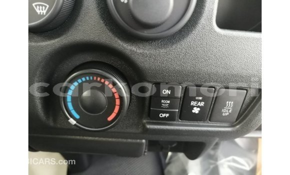 Acheter Import Voiture Toyota Hiace Blanc à Import - Dubai, Grande Comore Acheter Import Voiture Toyota Hiace Blanc à Import - Dubai, Grande Comore