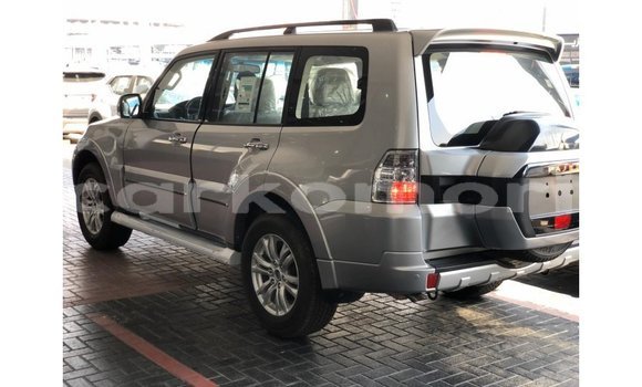 Acheter Import Voiture Mitsubishi Pajero Autre à Import - Dubai, Grande Comore Acheter Import Voiture Mitsubishi Pajero Autre à Import - Dubai, Grande Comore