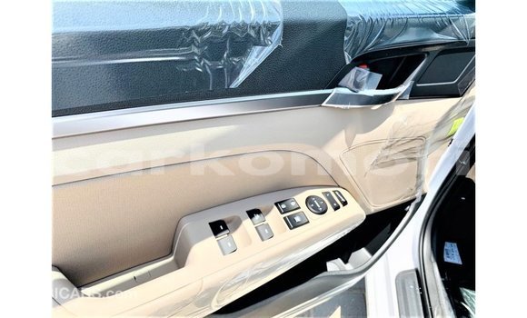 Acheter Import Voiture Hyundai Elantra Blanc à Import - Dubai, Grande Comore Acheter Import Voiture Hyundai Elantra Blanc à Import - Dubai, Grande Comore