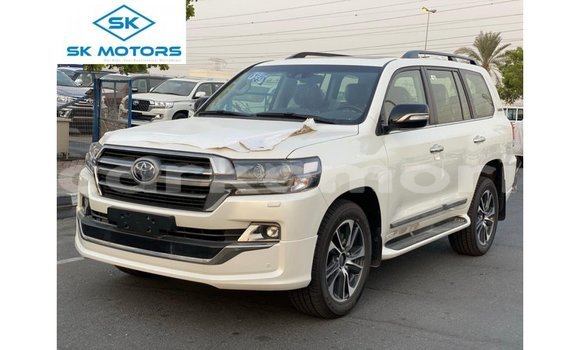 Acheter Import Voiture Toyota Land Cruiser Blanc à Import - Dubai, Grande Comore Acheter Import Voiture Toyota Land Cruiser Blanc à Import - Dubai, Grande Comore