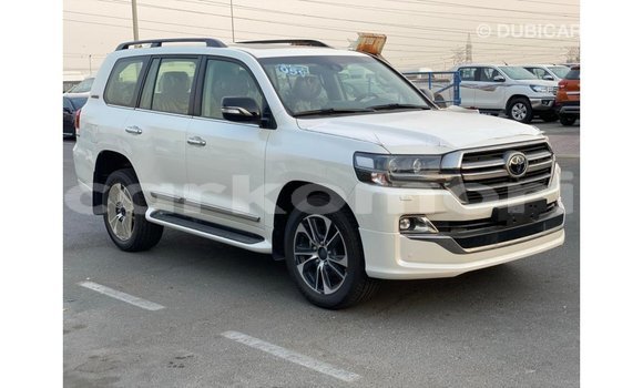 Acheter Import Voiture Toyota Land Cruiser Blanc à Import - Dubai, Grande Comore Acheter Import Voiture Toyota Land Cruiser Blanc à Import - Dubai, Grande Comore