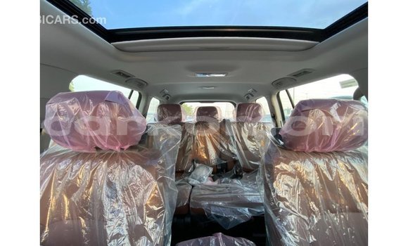 Acheter Import Voiture Toyota Land Cruiser Blanc à Import - Dubai, Grande Comore Acheter Import Voiture Toyota Land Cruiser Blanc à Import - Dubai, Grande Comore