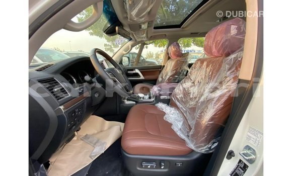 Acheter Import Voiture Toyota Land Cruiser Blanc à Import - Dubai, Grande Comore Acheter Import Voiture Toyota Land Cruiser Blanc à Import - Dubai, Grande Comore