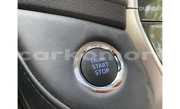 Acheter Import Voiture Toyota Land Cruiser Blanc à Import - Dubai, Grande Comore Acheter Import Voiture Toyota Land Cruiser Blanc à Import - Dubai, Grande Comore