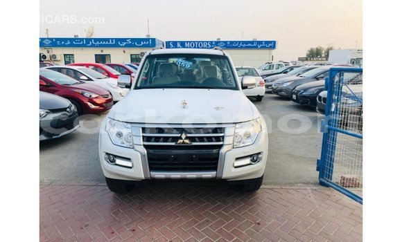 Acheter Import Voiture Mitsubishi Pajero Blanc à Import - Dubai, Grande Comore Acheter Import Voiture Mitsubishi Pajero Blanc à Import - Dubai, Grande Comore
