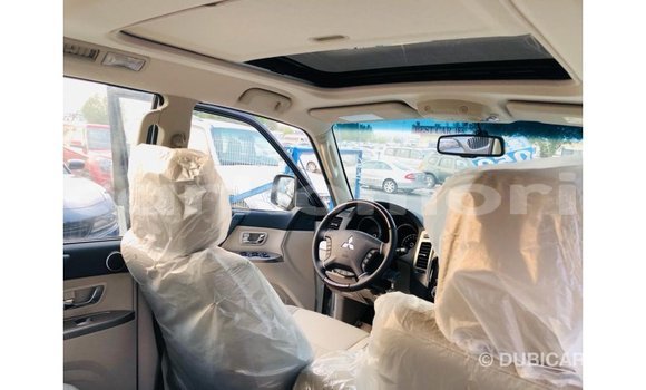 Acheter Import Voiture Mitsubishi Pajero Blanc à Import - Dubai, Grande Comore Acheter Import Voiture Mitsubishi Pajero Blanc à Import - Dubai, Grande Comore