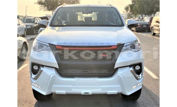 Acheter Import Voiture Toyota Fortuner Blanc à Import - Dubai, Grande Comore Acheter Import Voiture Toyota Fortuner Blanc à Import - Dubai, Grande Comore