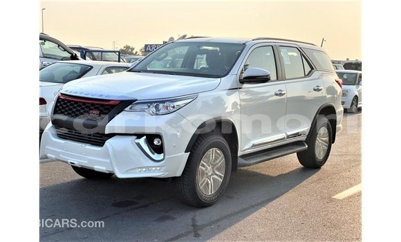 Acheter Import Voiture Toyota Fortuner Blanc à Import - Dubai, Grande Comore Acheter Import Voiture Toyota Fortuner Blanc à Import - Dubai, Grande Comore