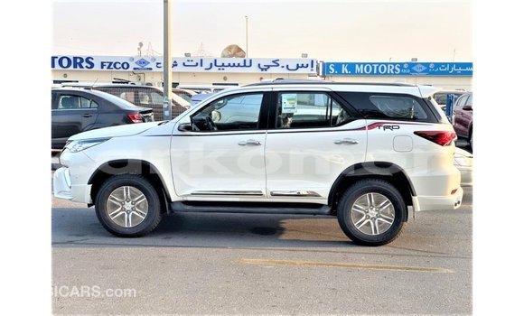 Acheter Import Voiture Toyota Fortuner Blanc à Import - Dubai, Grande Comore Acheter Import Voiture Toyota Fortuner Blanc à Import - Dubai, Grande Comore