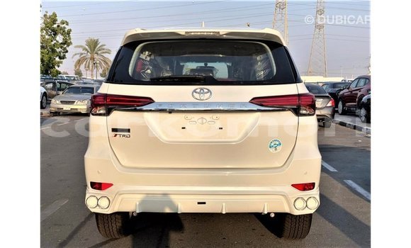 Acheter Import Voiture Toyota Fortuner Blanc à Import - Dubai, Grande Comore Acheter Import Voiture Toyota Fortuner Blanc à Import - Dubai, Grande Comore
