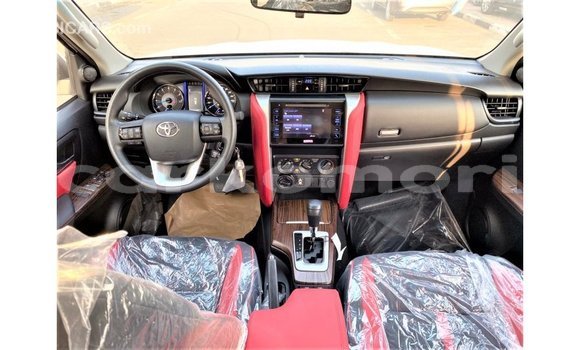 Acheter Import Voiture Toyota Fortuner Blanc à Import - Dubai, Grande Comore Acheter Import Voiture Toyota Fortuner Blanc à Import - Dubai, Grande Comore