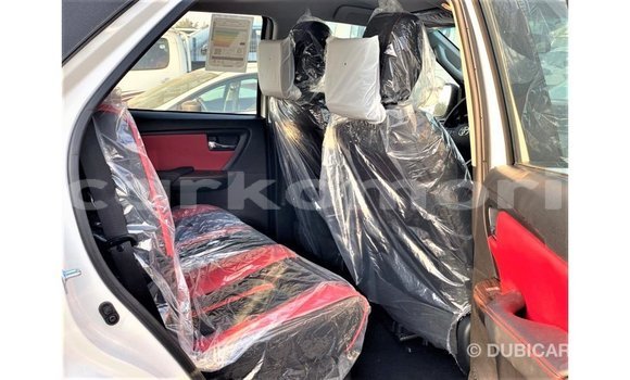 Acheter Import Voiture Toyota Fortuner Blanc à Import - Dubai, Grande Comore Acheter Import Voiture Toyota Fortuner Blanc à Import - Dubai, Grande Comore