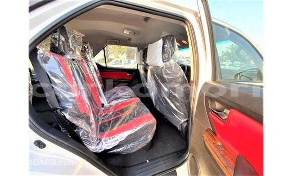 Acheter Import Voiture Toyota Fortuner Blanc à Import - Dubai, Grande Comore Acheter Import Voiture Toyota Fortuner Blanc à Import - Dubai, Grande Comore