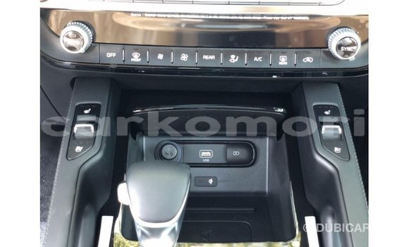 Acheter Import Voiture Kia Carens Blanc à Import - Dubai, Grande Comore Acheter Import Voiture Kia Carens Blanc à Import - Dubai, Grande Comore