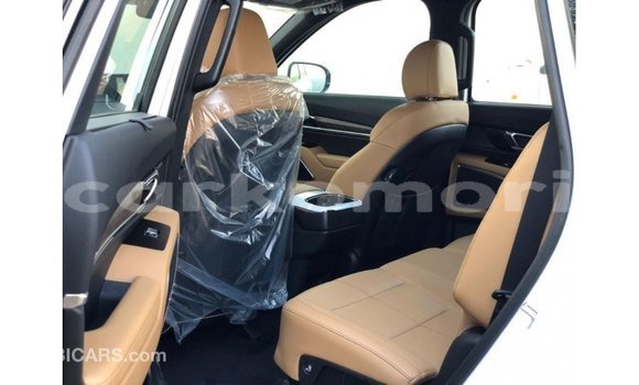 Acheter Import Voiture Kia Carens Blanc à Import - Dubai, Grande Comore Acheter Import Voiture Kia Carens Blanc à Import - Dubai, Grande Comore